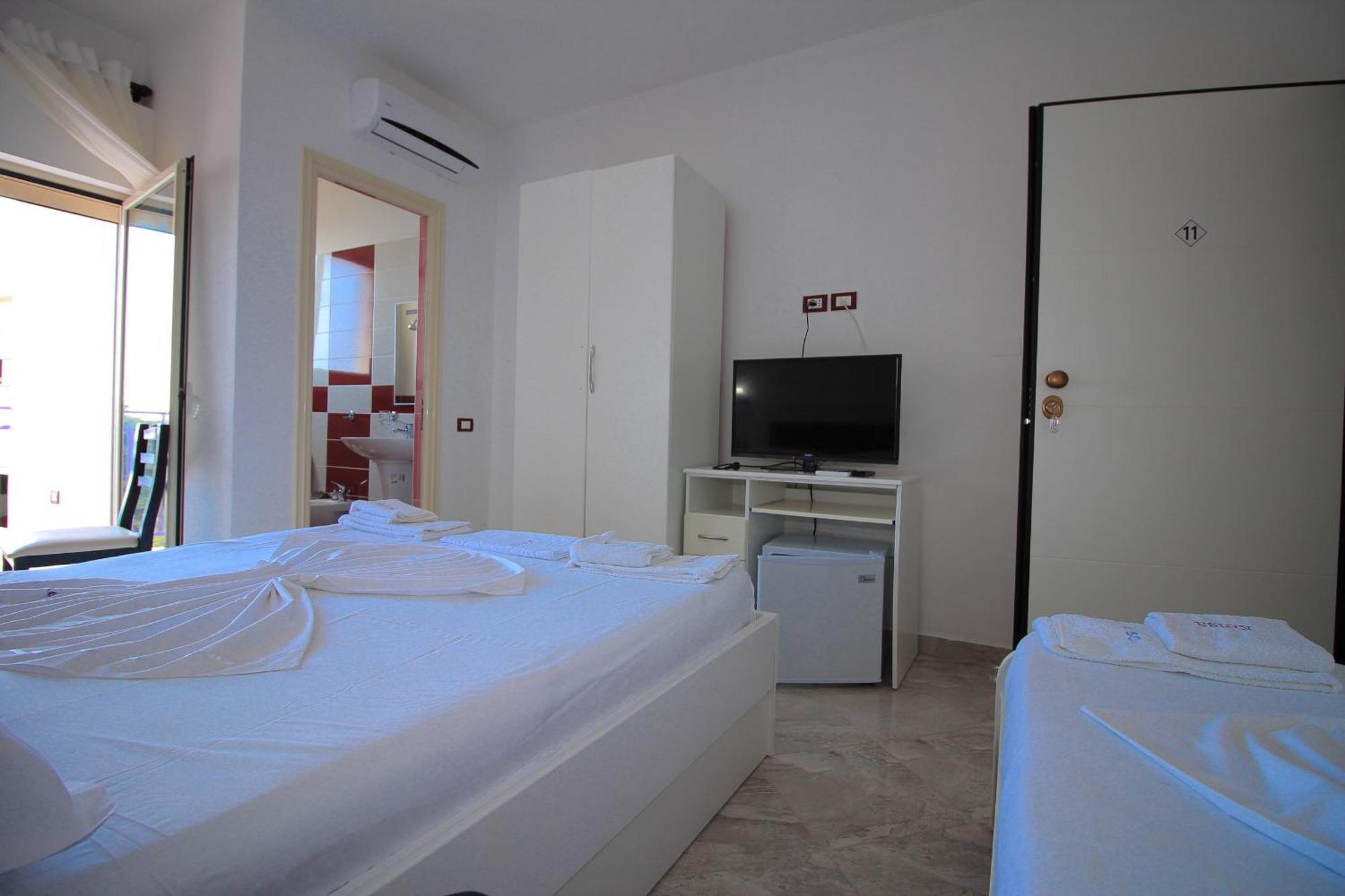 Hotel Keisa Dhërmi Exteriör bild