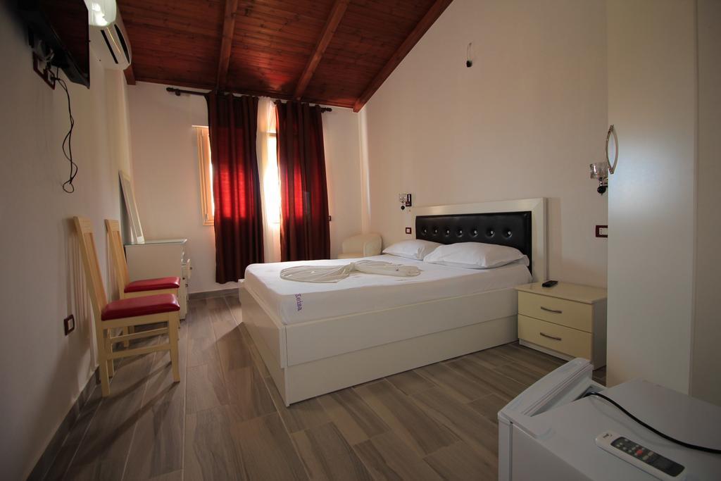 Hotel Keisa Dhërmi Exteriör bild