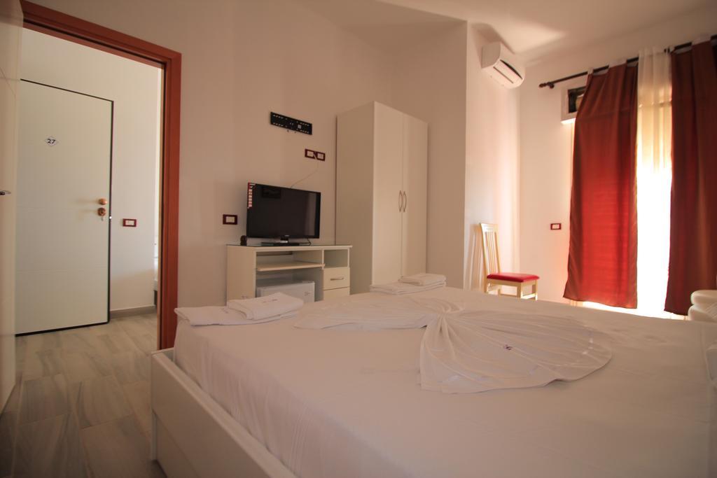 Hotel Keisa Dhërmi Exteriör bild